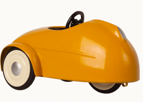 Ratoncito Maileg en su coche amarillo con garaje - Imagen 3