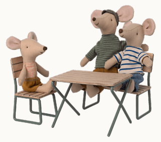 Set de Jardín: mesa, silla y banco de  Maileg