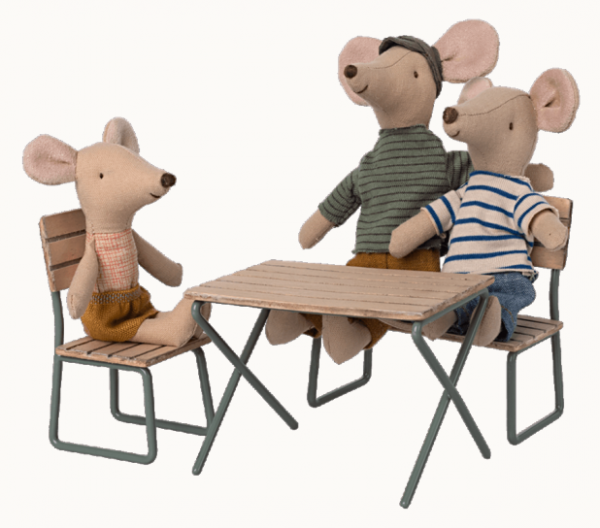 Set de Jardín: mesa, silla y banco de  Maileg