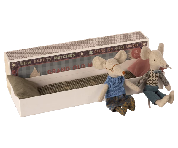 Abuelos ratones durmiendo en caja de cerillas Maileg
